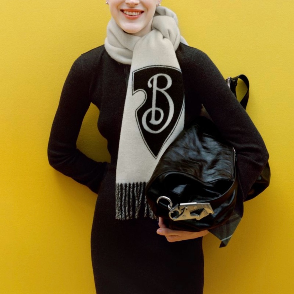New with tag Burberry B Shield Unisex Reversible Black&Cream Wool Cashmere Scarf - Picture 15 of 15